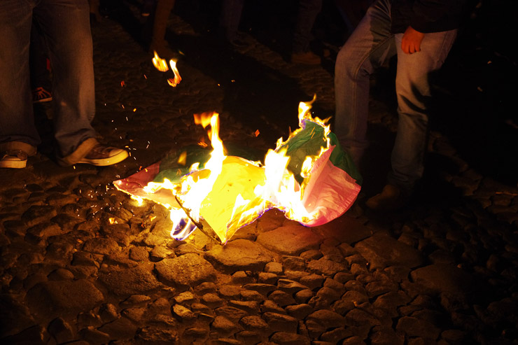 アンティグアでタイのコムローイを真似たランタン祭り