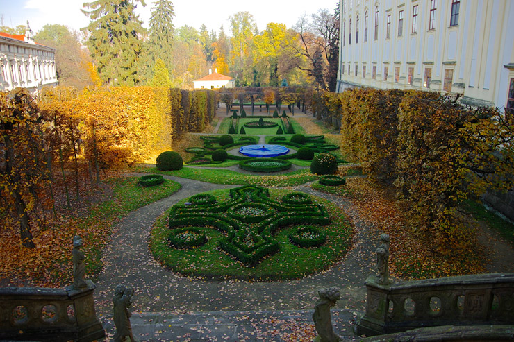 クロミェルジーシュの庭園群と城