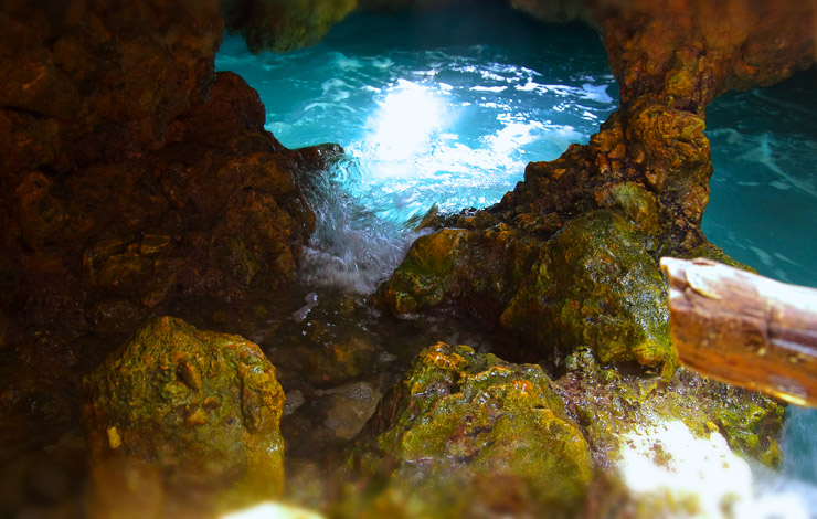 プエルトガレラの海の洞窟