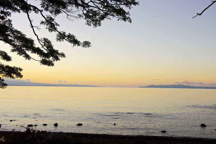 タベウニ島の夕日